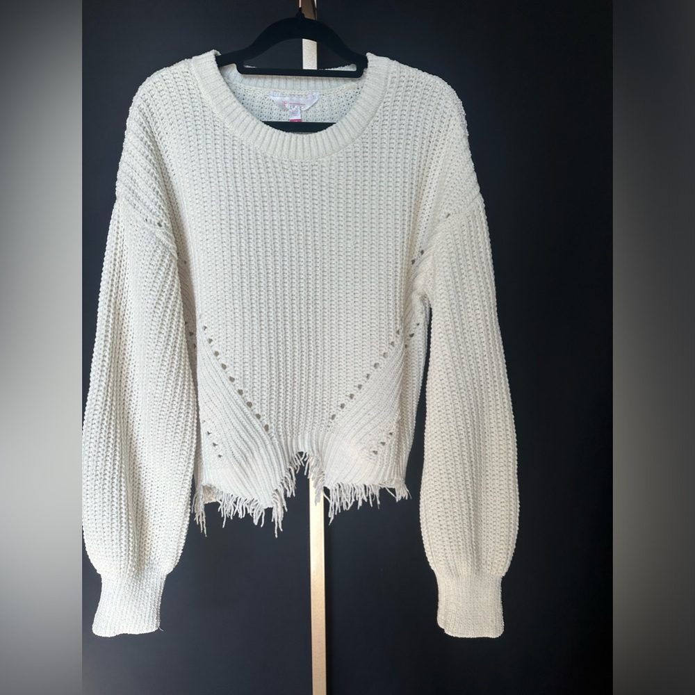 No Boundaries Cropped Crew Neck Sweater with fringe. Size Large 11/13